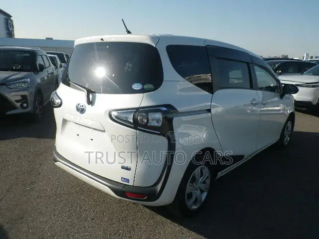 Toyota Sienta 2021 Pearl