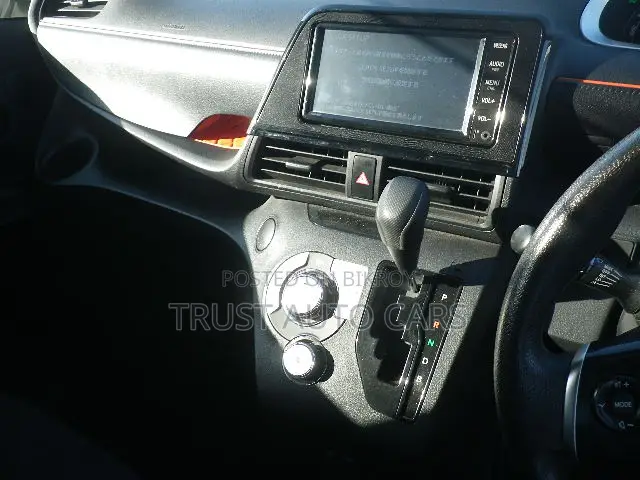 Toyota Sienta 2021 Pearl