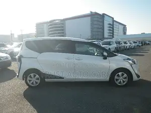 Toyota Sienta 2021 Pearl
