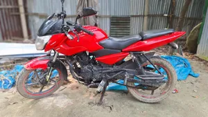 বাজাজ ২০১৭ লাল