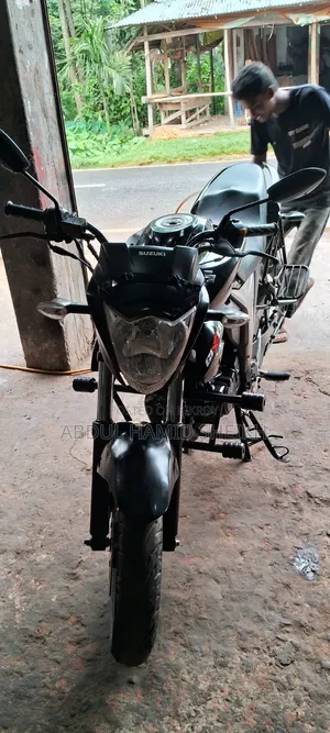 সুজুকি জিক্সার মনোটোন ২০২২ ব্ল্যাক