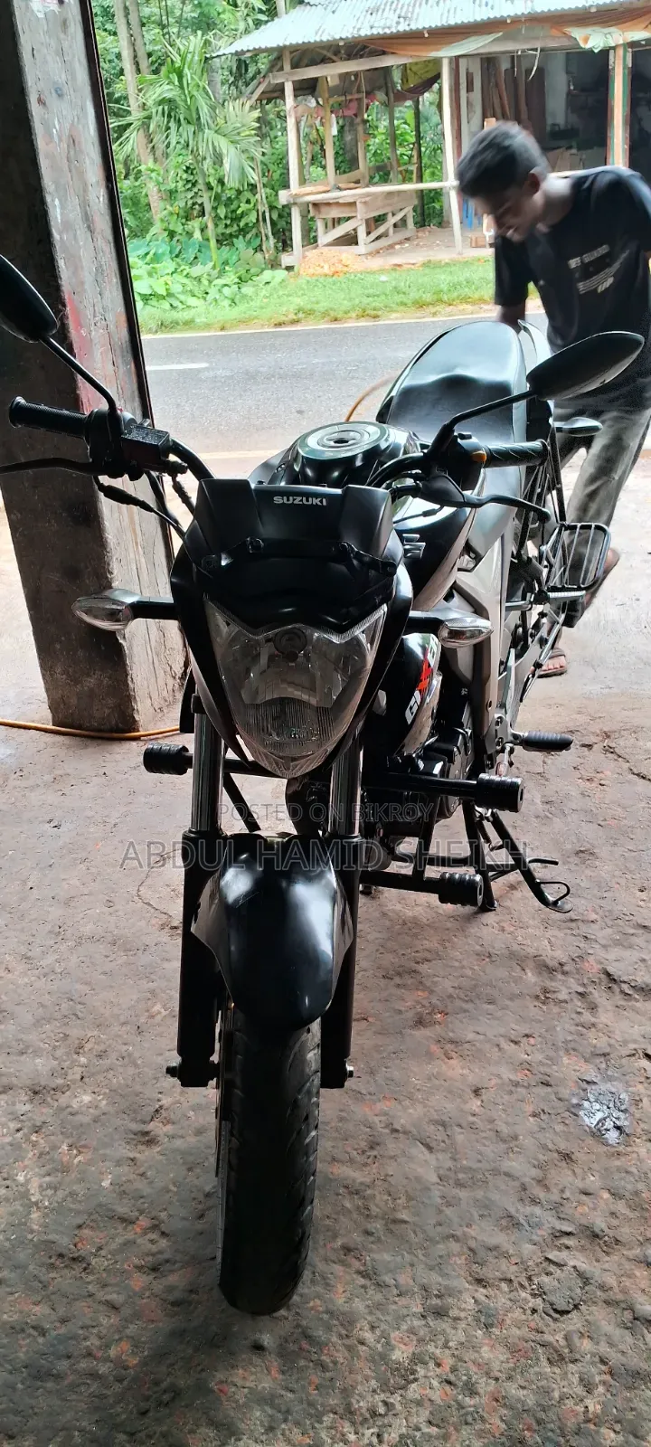 সুজুকি জিক্সার মনোটোন ২০২২ ব্ল্যাক