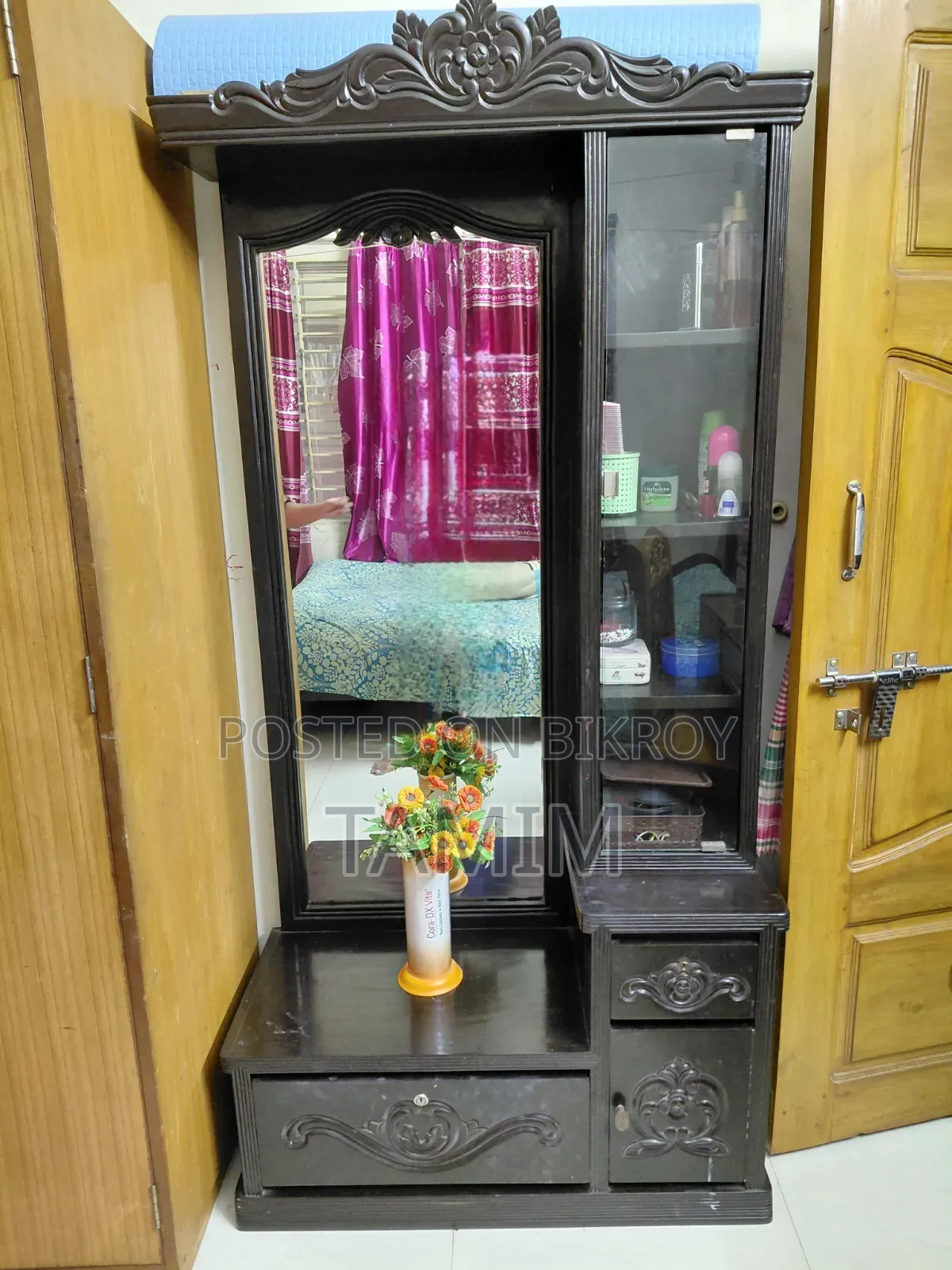 ড্রেসিং টেবিল