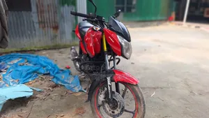 বাজাজ ২০১৭ লাল