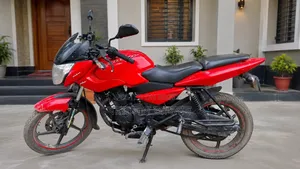 বাজাজ ২০১৭ লাল