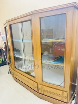 Excellent Wooden Showcase/Almirah for Urgent Sale!