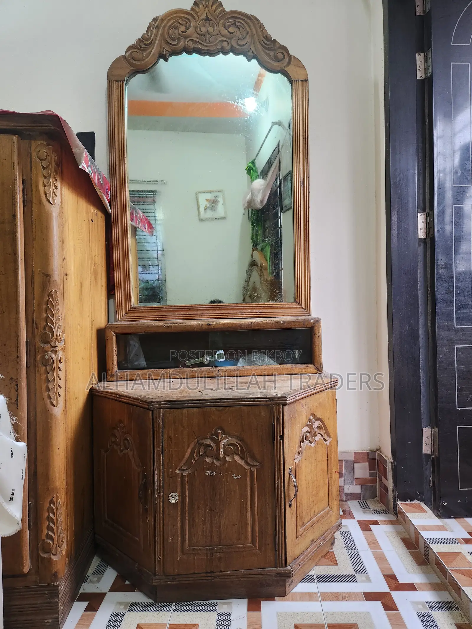 ড্রেসিং টেবিল