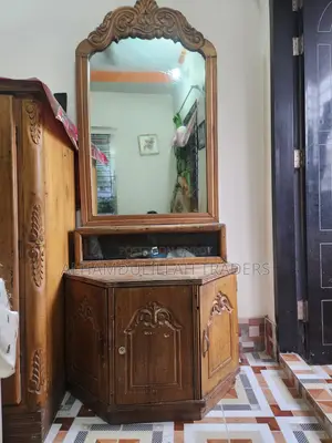 ড্রেসিং টেবিল