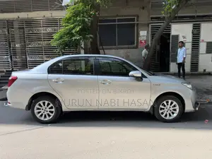 Toyota Axio 1.5 Hybrid 2WD 2017 Silver
