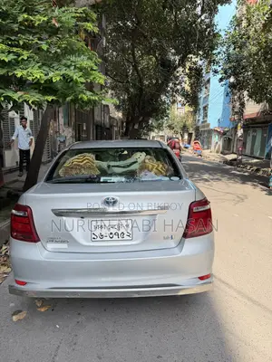 Toyota Axio 1.5 Hybrid 2WD 2017 Silver