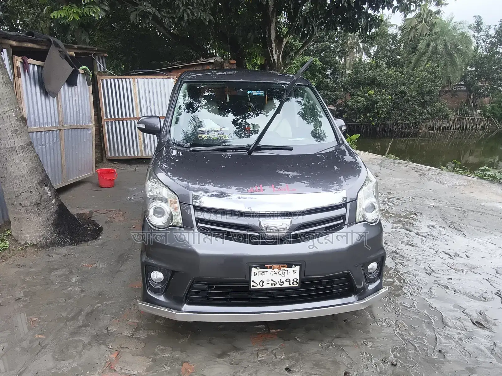 Toyota Noah 2.0 158hp FWD (8 Seater) 2010 Gray
