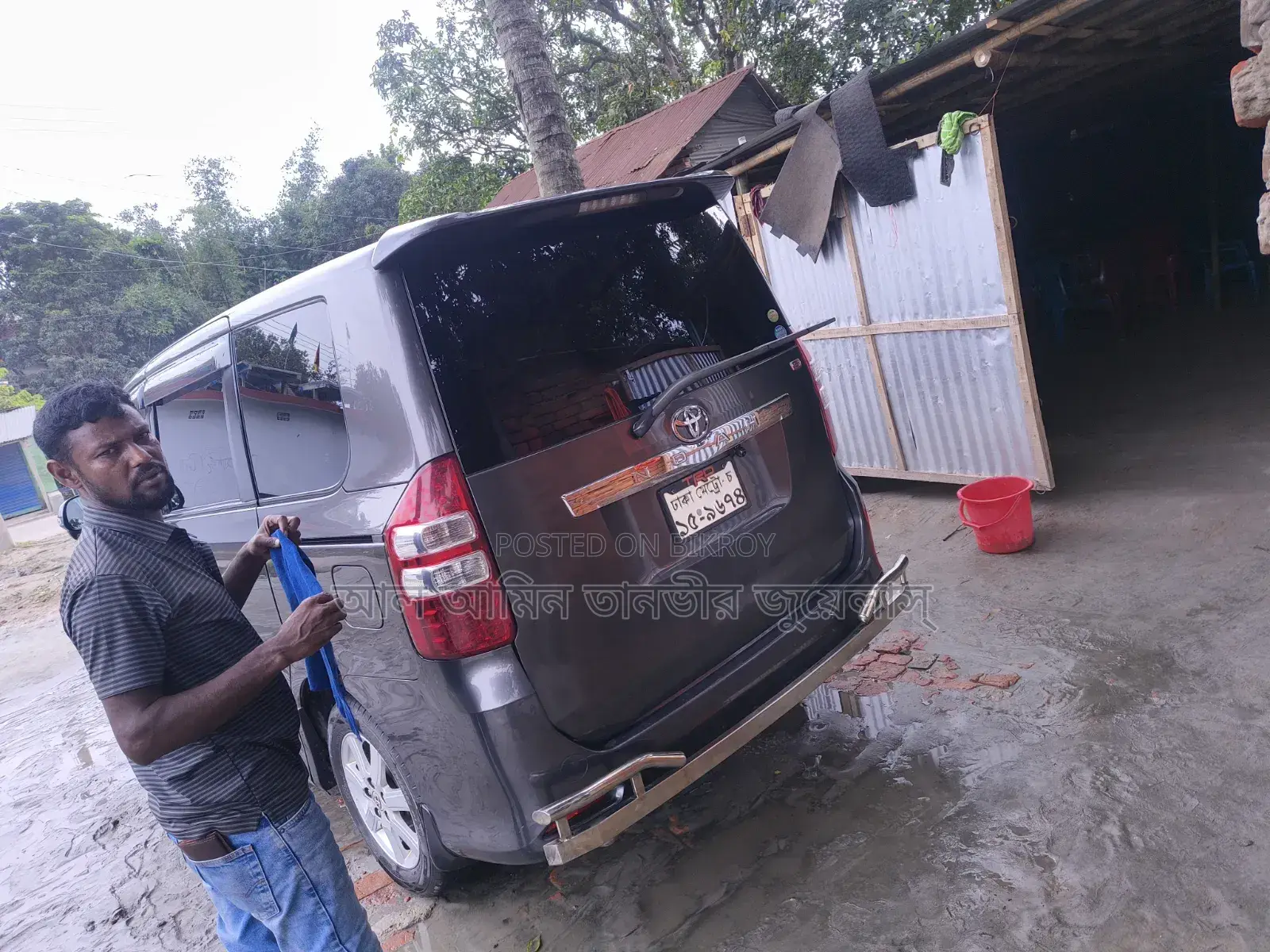 Toyota Noah 2.0 158hp FWD (8 Seater) 2010 Gray