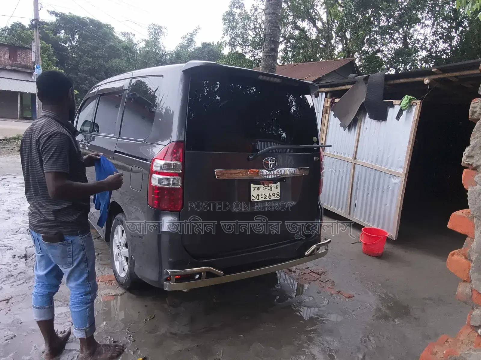 Toyota Noah 2.0 158hp FWD (8 Seater) 2010 Gray