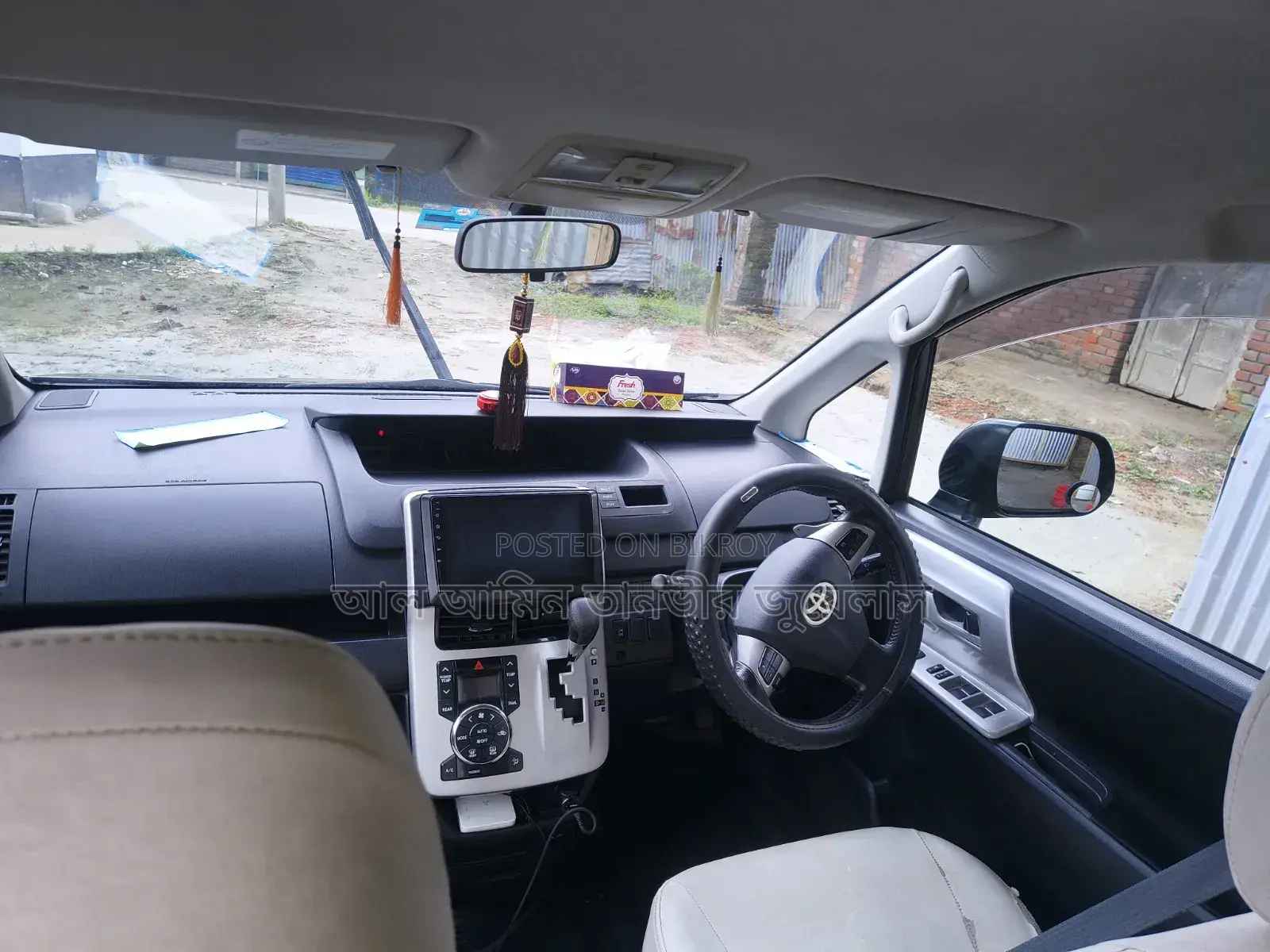 Toyota Noah 2.0 158hp FWD (8 Seater) 2010 Gray