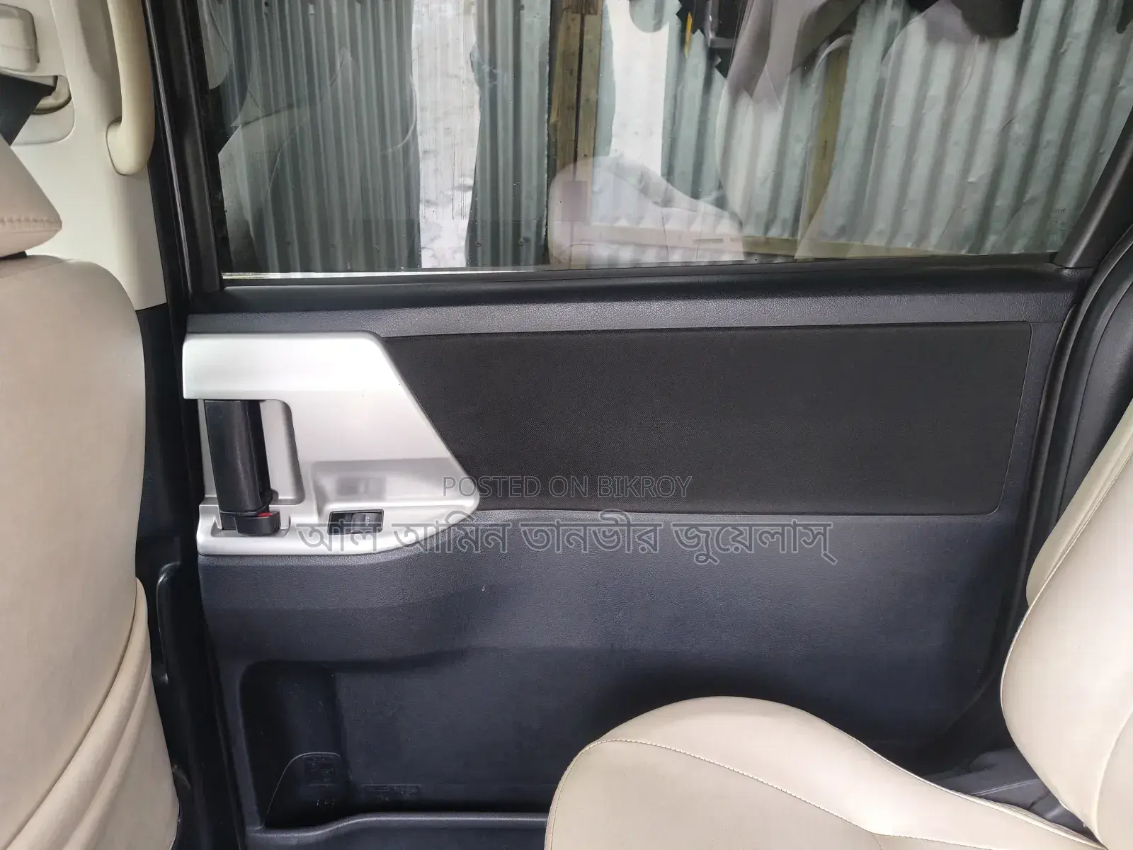 Toyota Noah 2.0 158hp FWD (8 Seater) 2010 Gray