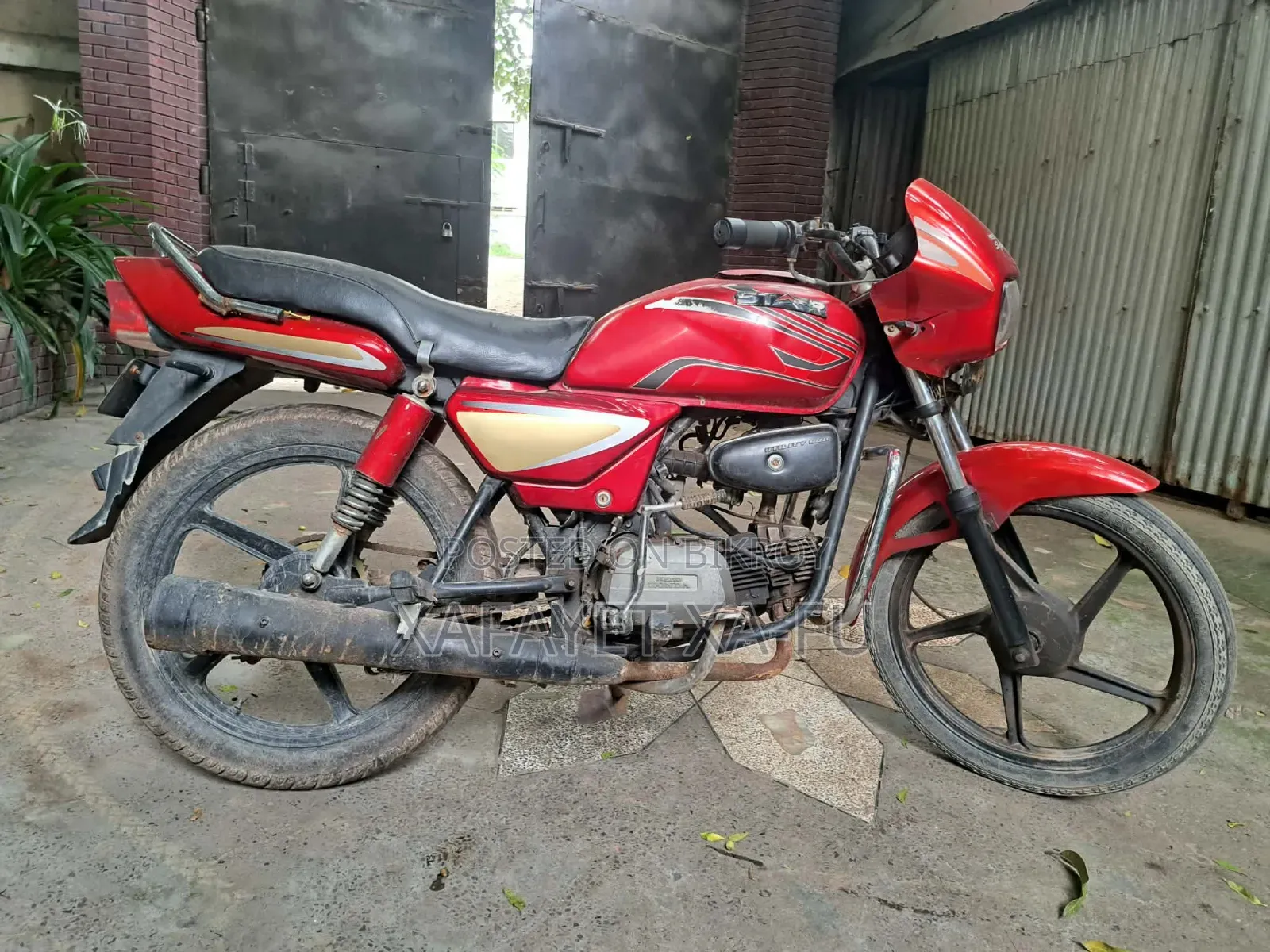 Hero Eco 100 2022 Red