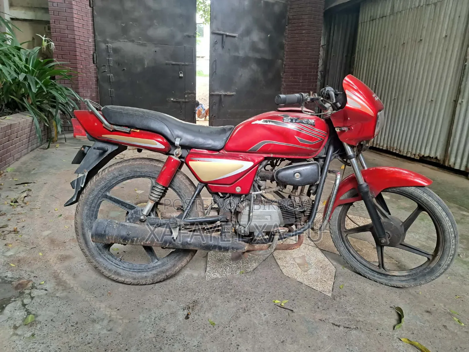 Hero Eco 100 2022 Red