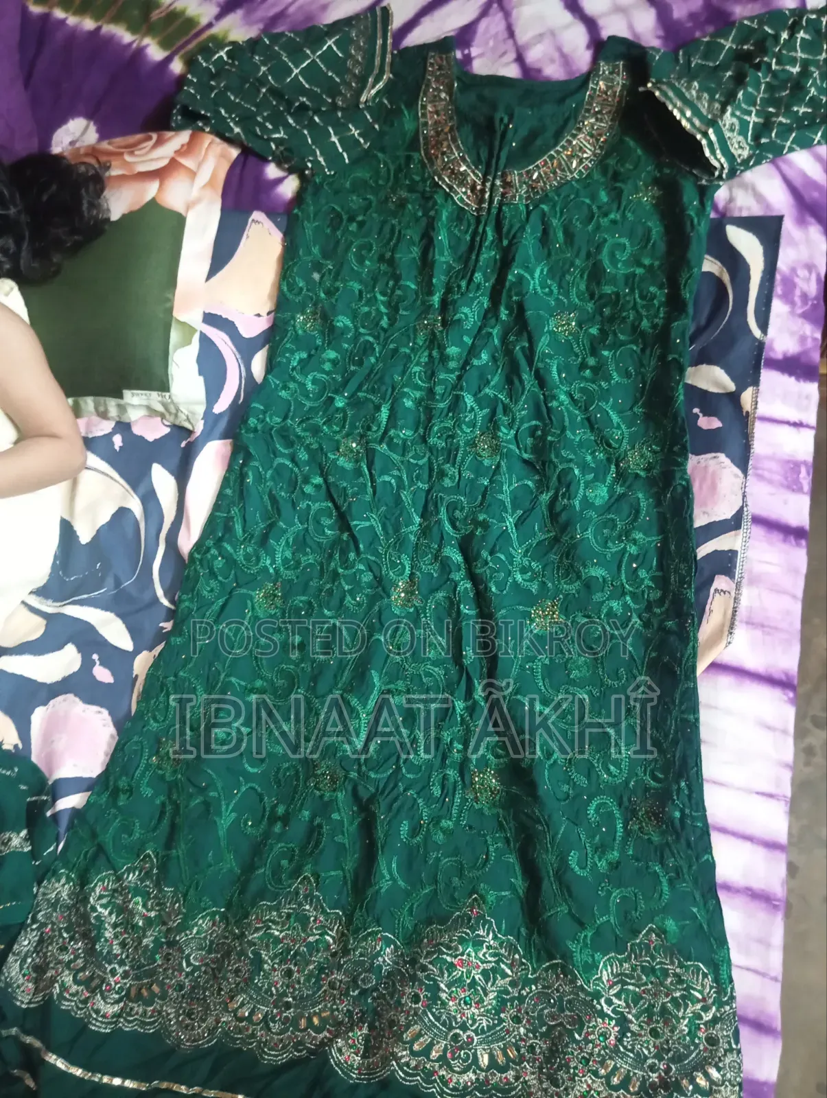 কিছু ড্রেস বিক্রি করা হবে