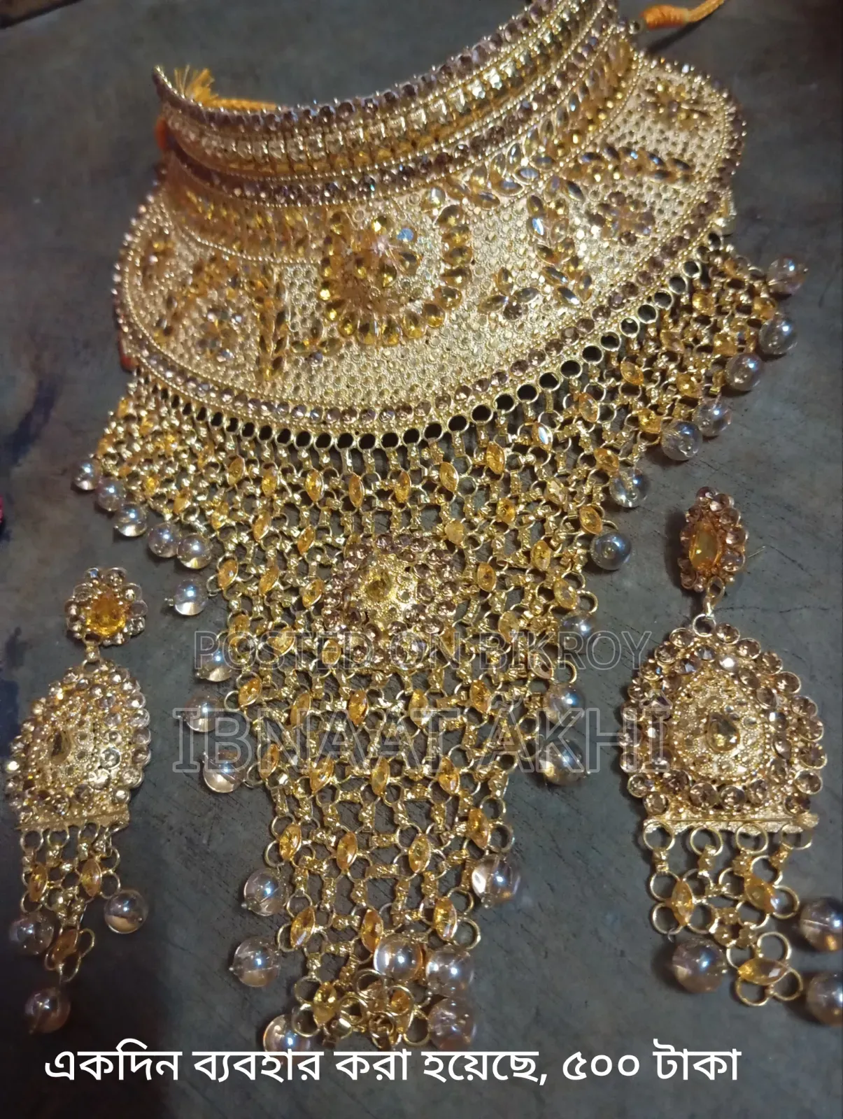 কিছু ড্রেস বিক্রি করা হবে