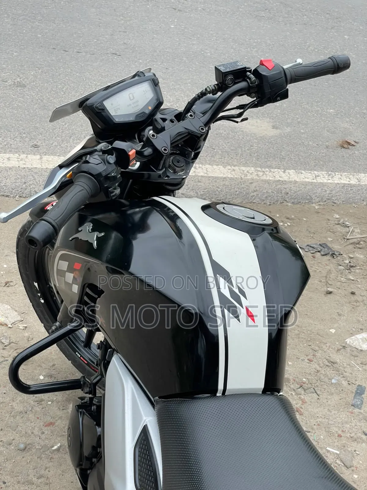 TVS Apache RTR 160 4V 2022 Black