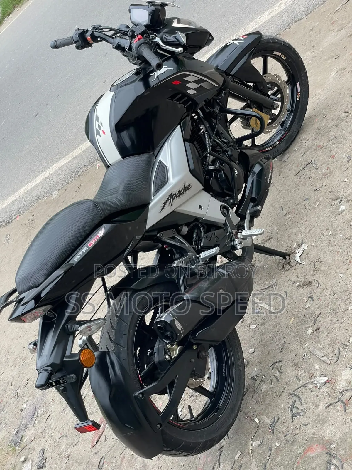 TVS Apache RTR 160 4V 2022 Black