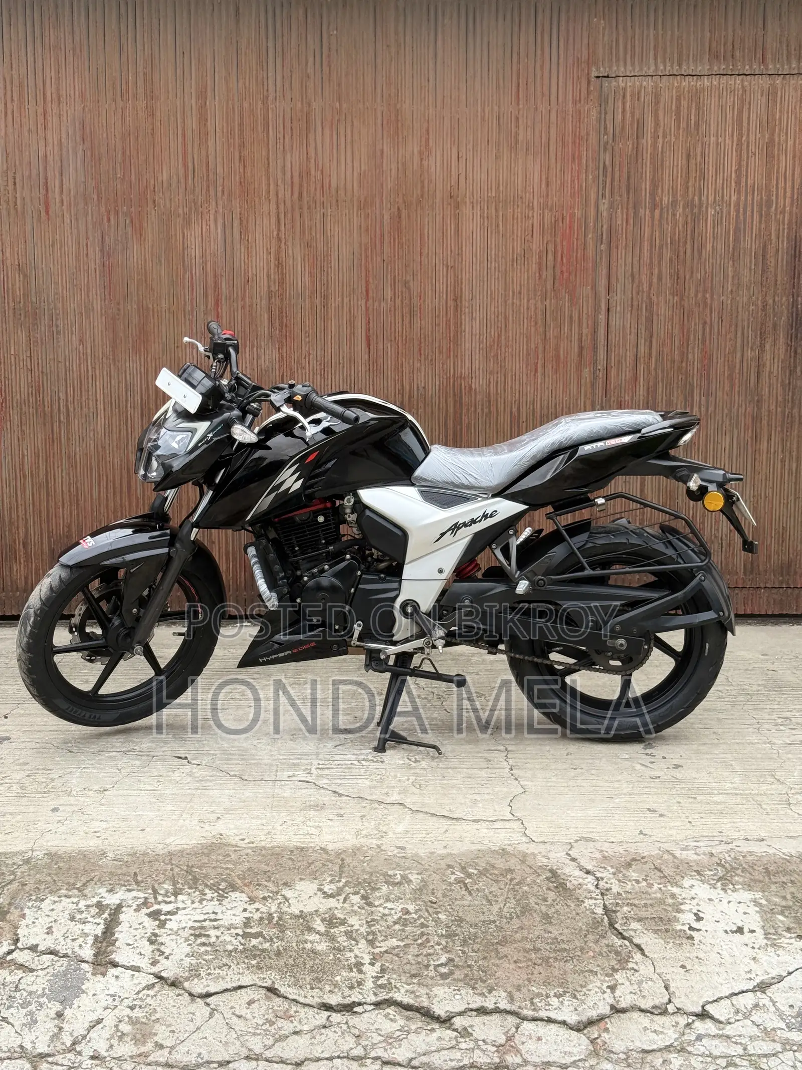 TVS Apache 160 4V 2022 Black