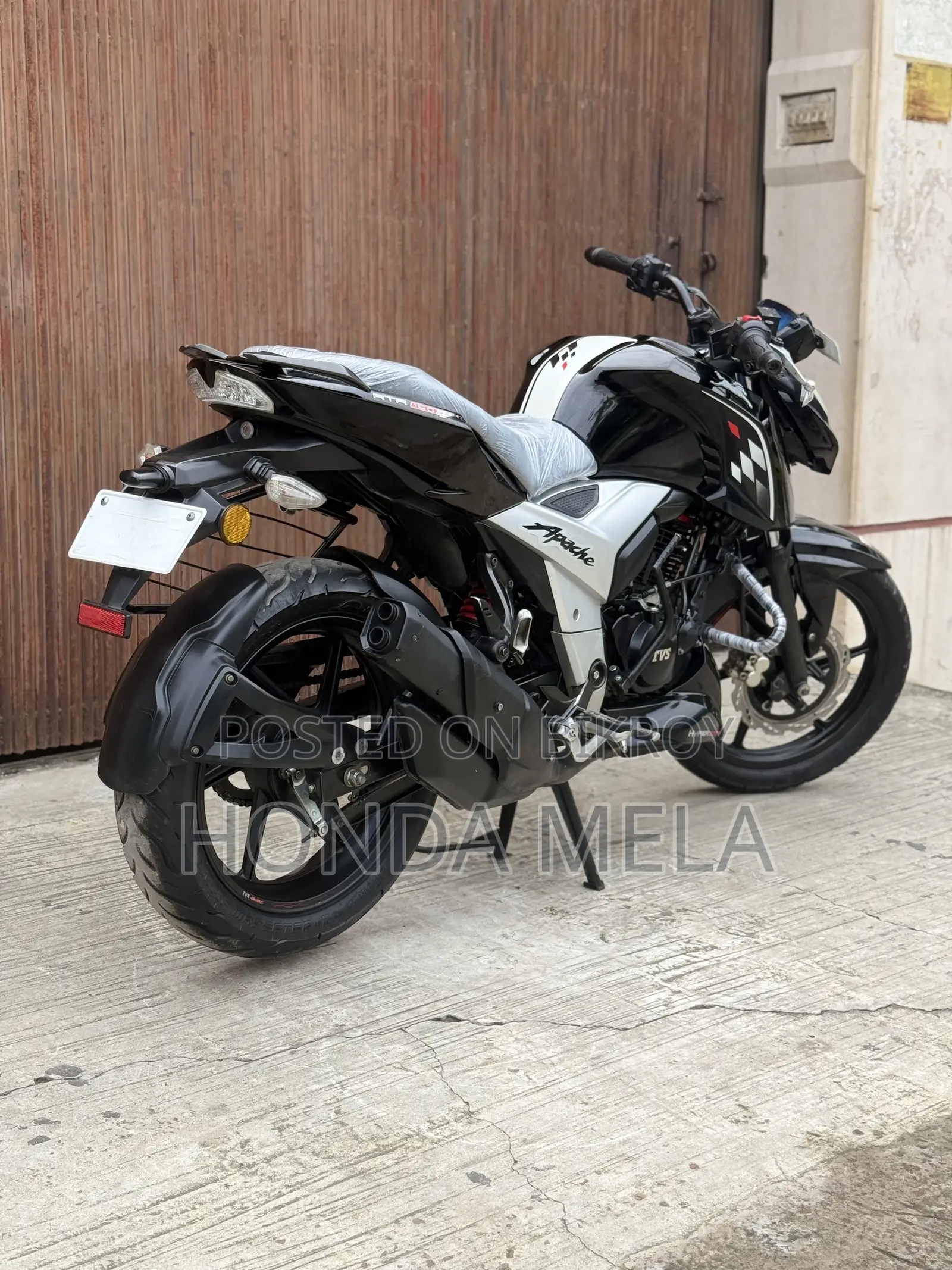 TVS Apache 160 4V 2022 Black