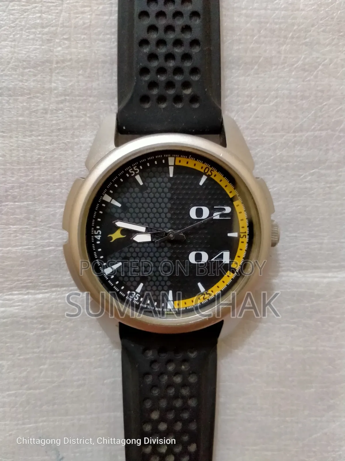 The Fastrack Loopholes Analog Watch for Men (Model Np3124sp02)
