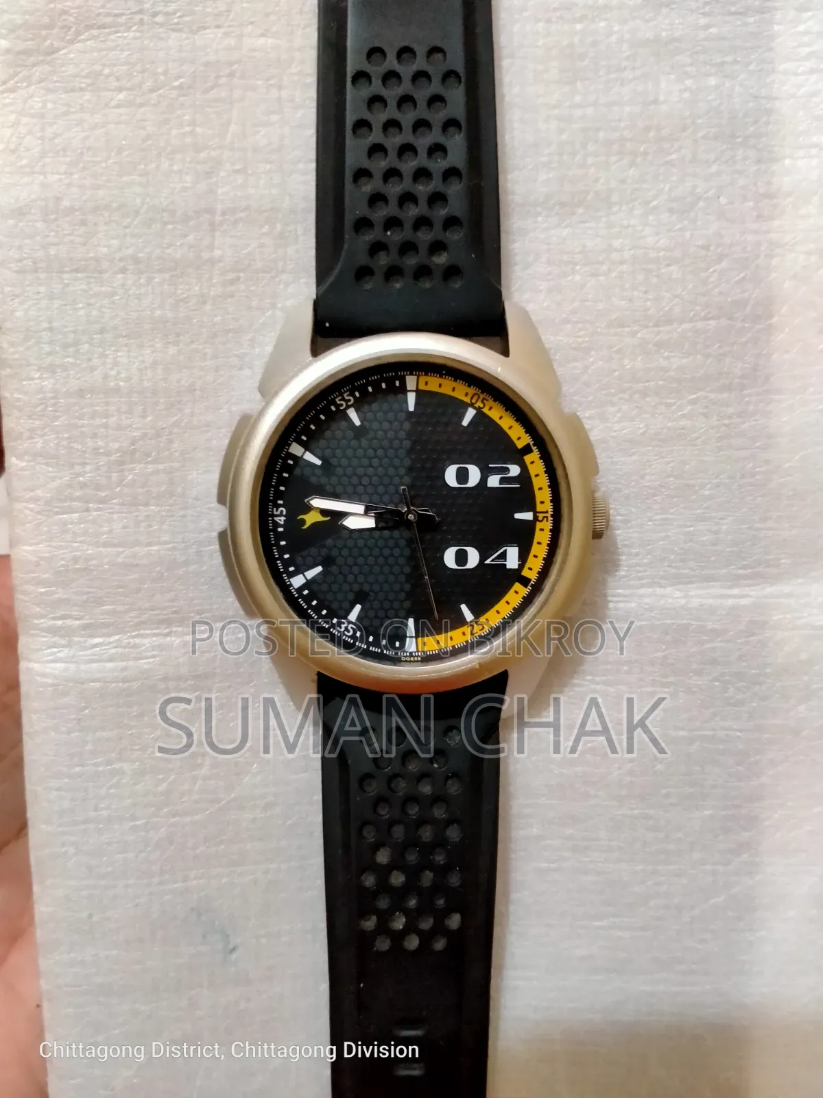 The Fastrack Loopholes Analog Watch for Men (Model Np3124sp02)
