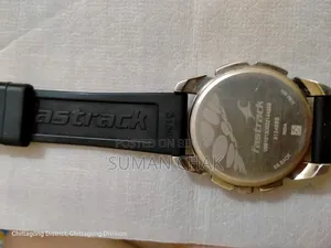 The Fastrack Loopholes Analog Watch for Men (Model Np3124sp02)