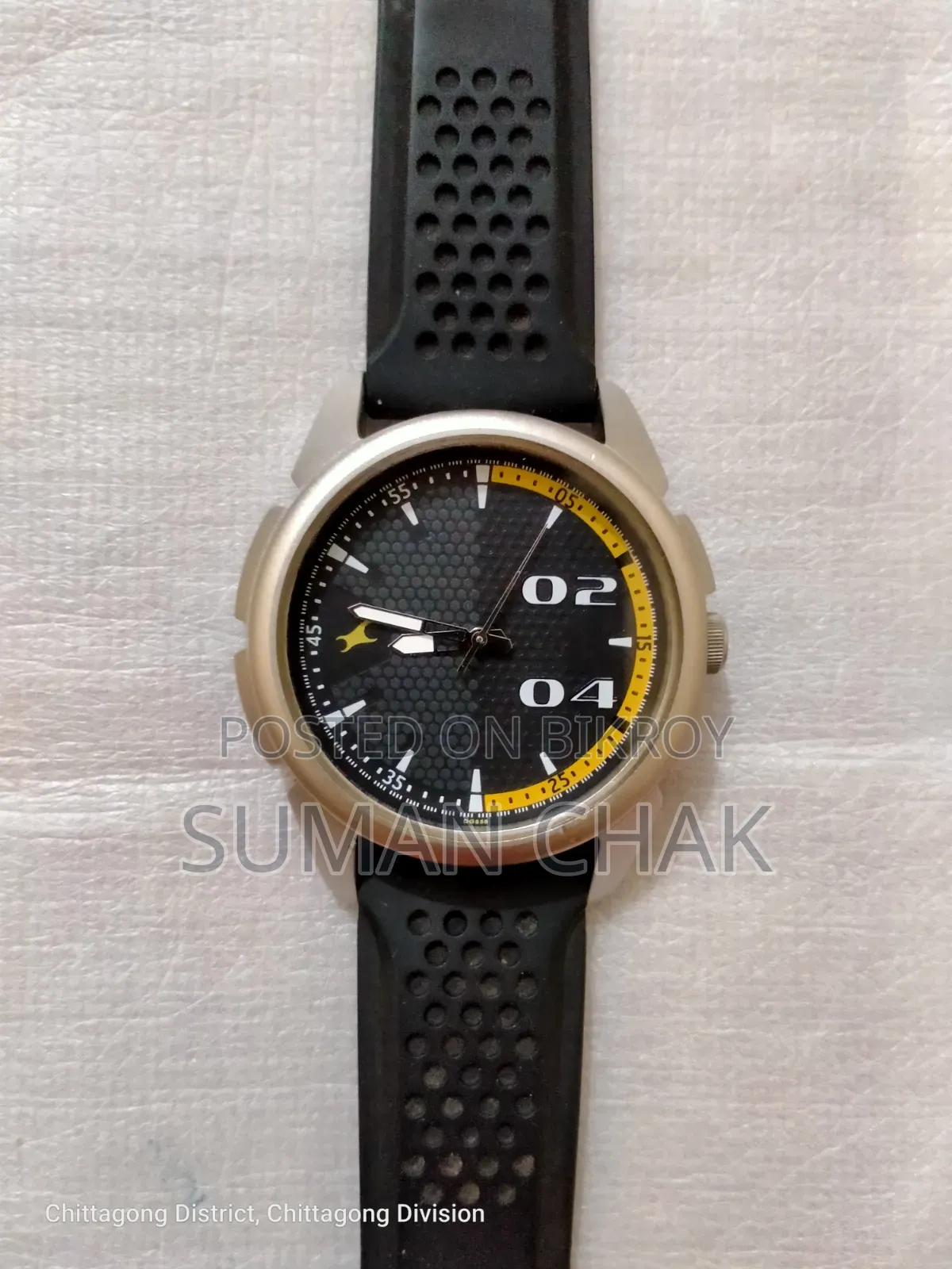 The Fastrack Loopholes Analog Watch for Men (Model Np3124sp02)