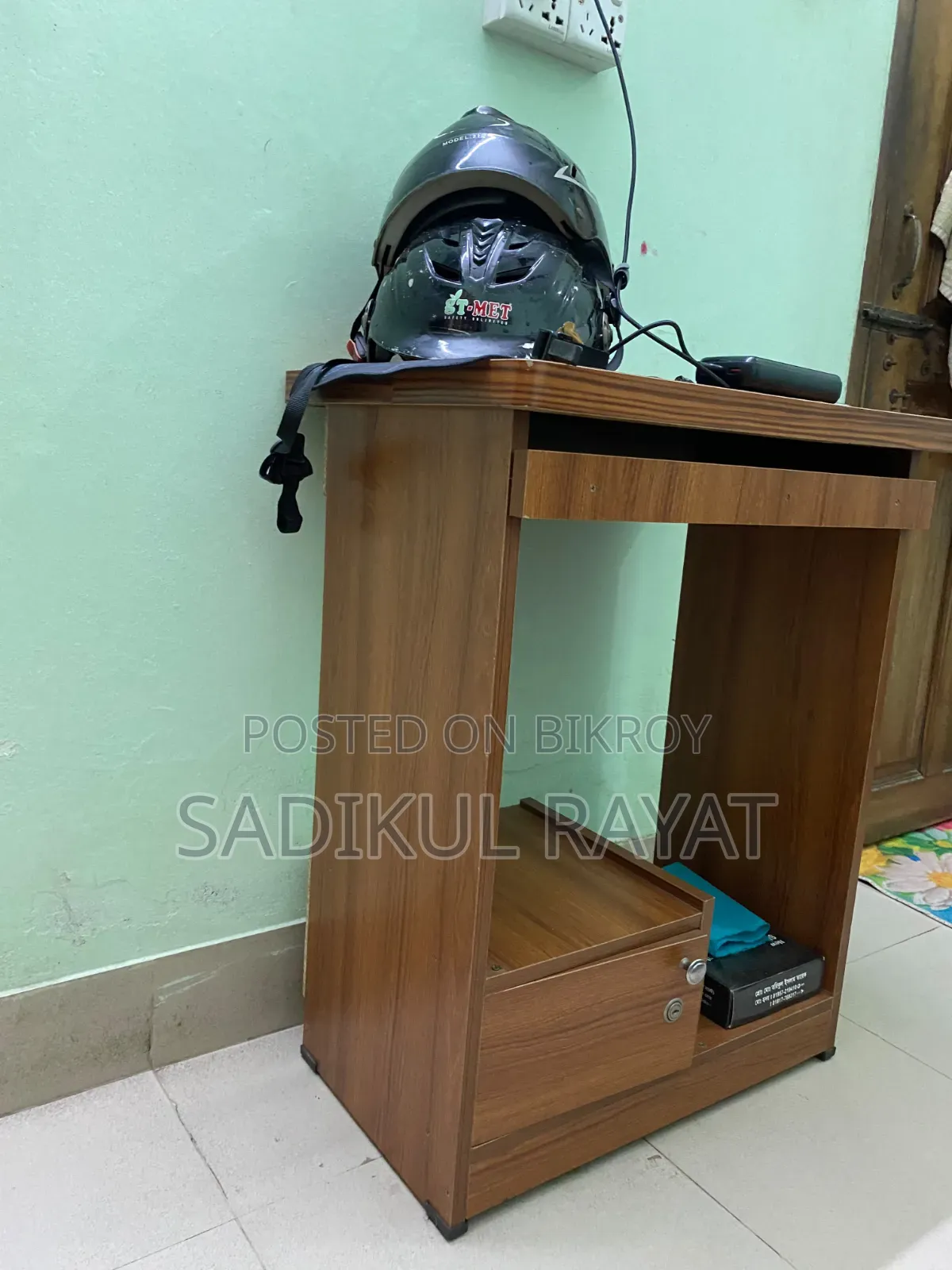 কম্পিউটার টেবিল
