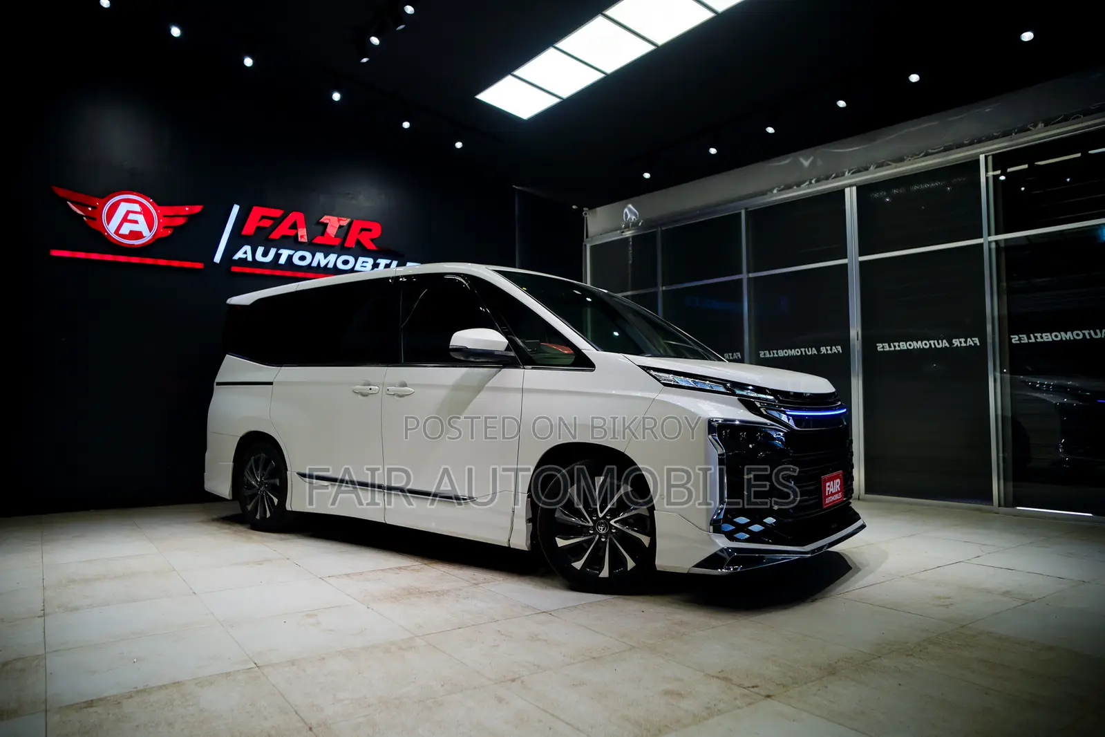 Toyota Voxy Hybrid S-Z 2WD 7-Seater 2023 Pearl