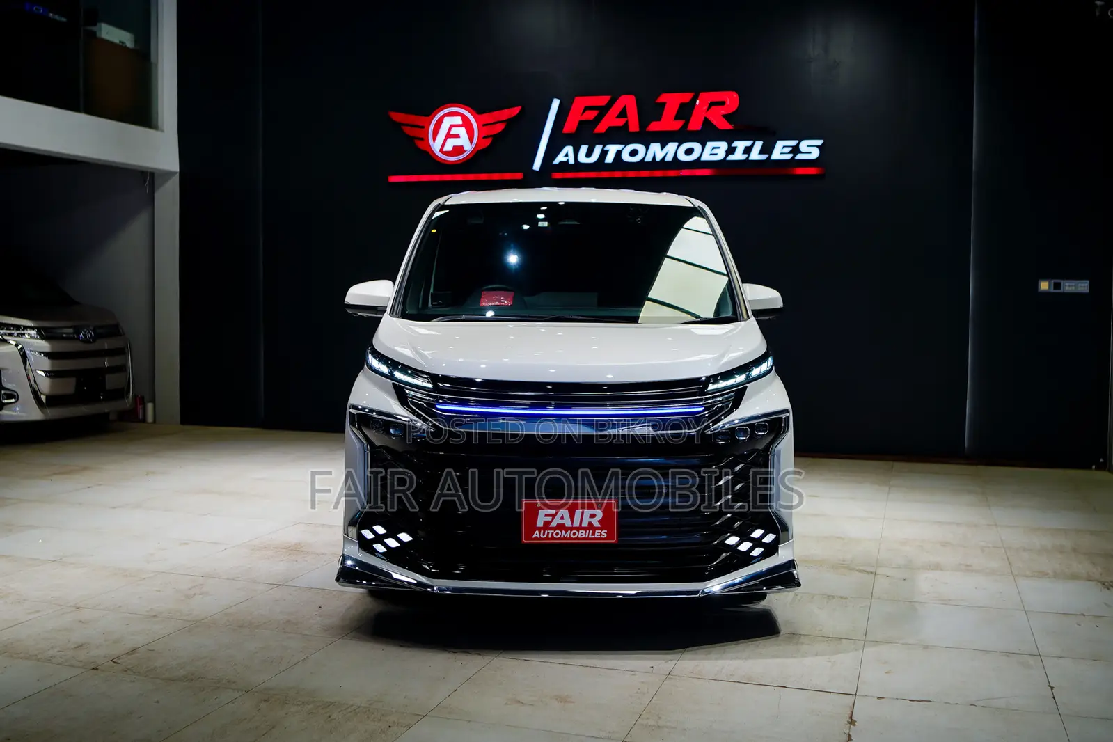 Toyota Voxy Hybrid S-Z 2WD 7-Seater 2023 Pearl