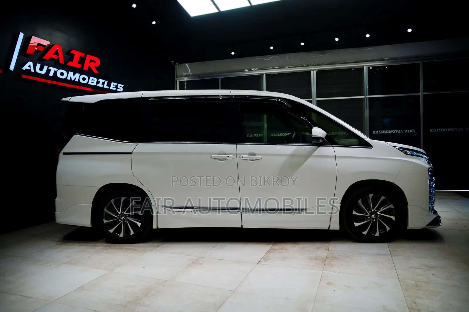 Toyota Voxy Hybrid S-Z 2WD 7-Seater 2023 Pearl