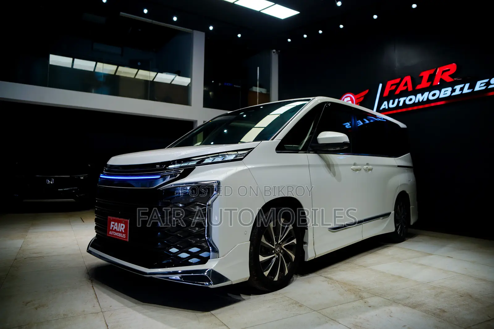 Toyota Voxy Hybrid S-Z 2WD 7-Seater 2023 Pearl