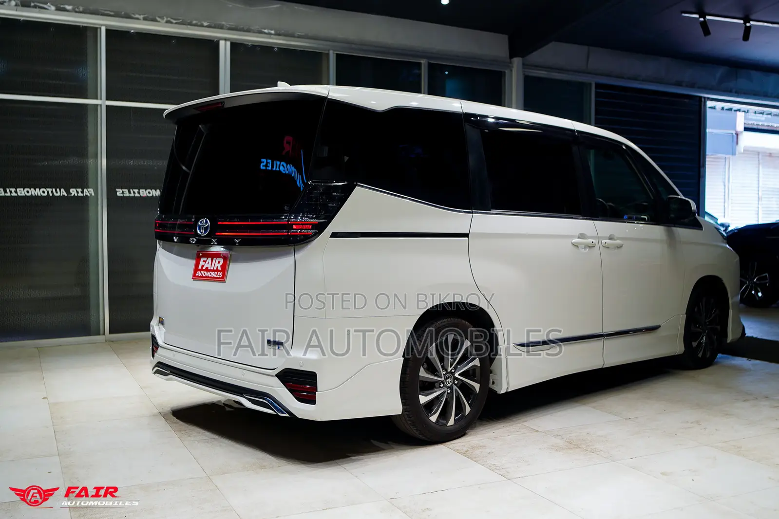 Toyota Voxy Hybrid S-Z 2WD 7-Seater 2023 Pearl