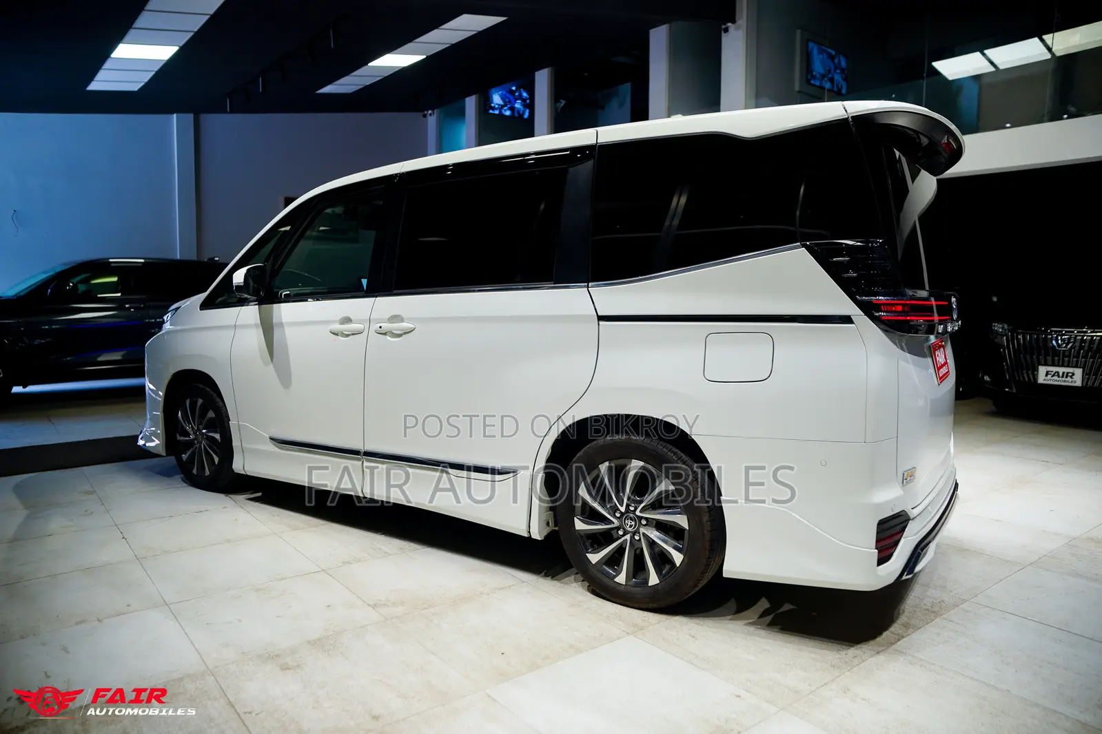 Toyota Voxy Hybrid S-Z 2WD 7-Seater 2023 Pearl