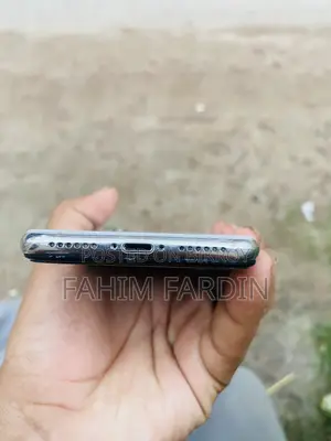 Apple iPhone X 64 GB White