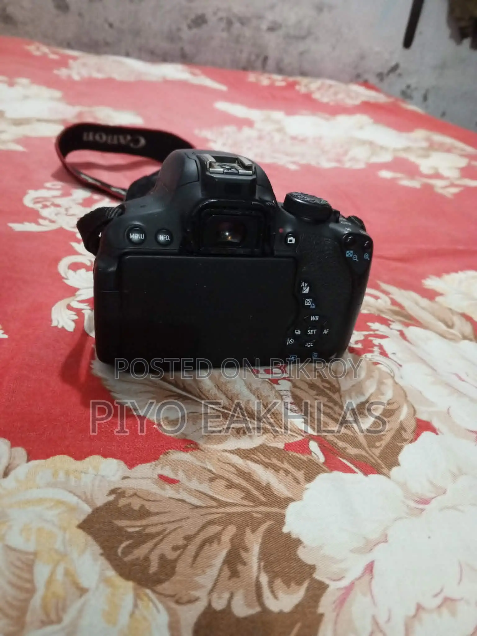 Canon EOS 700D DSLR Camera (with 18-55mm Lens)