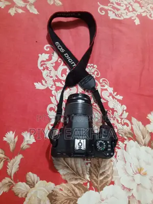 Canon EOS 700D DSLR Camera (with 18-55mm Lens)