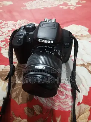 Canon EOS 700D DSLR Camera (with 18-55mm Lens)