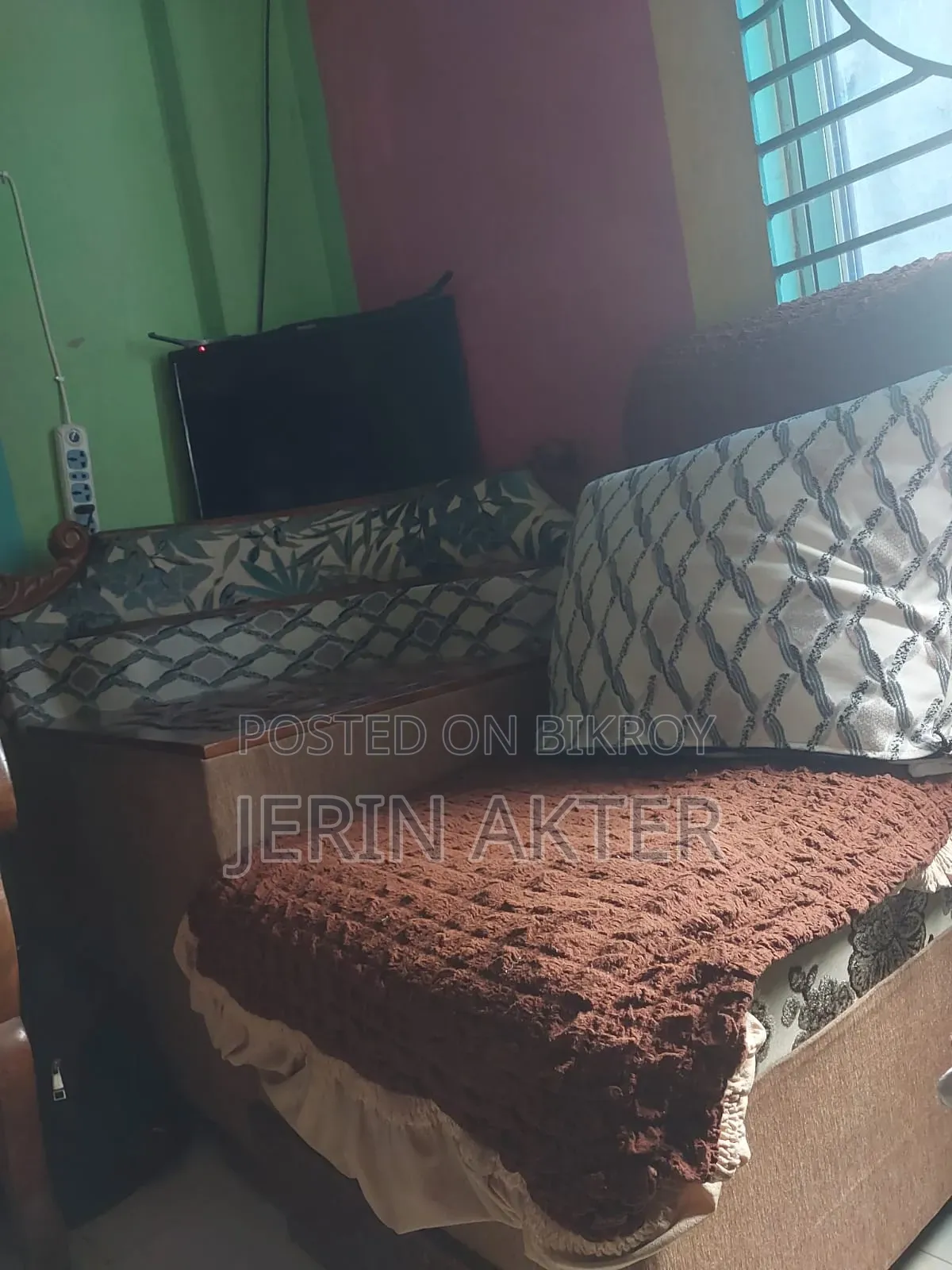 Urgent Sale – 5 Seater Wooden Sofa Set With Corner