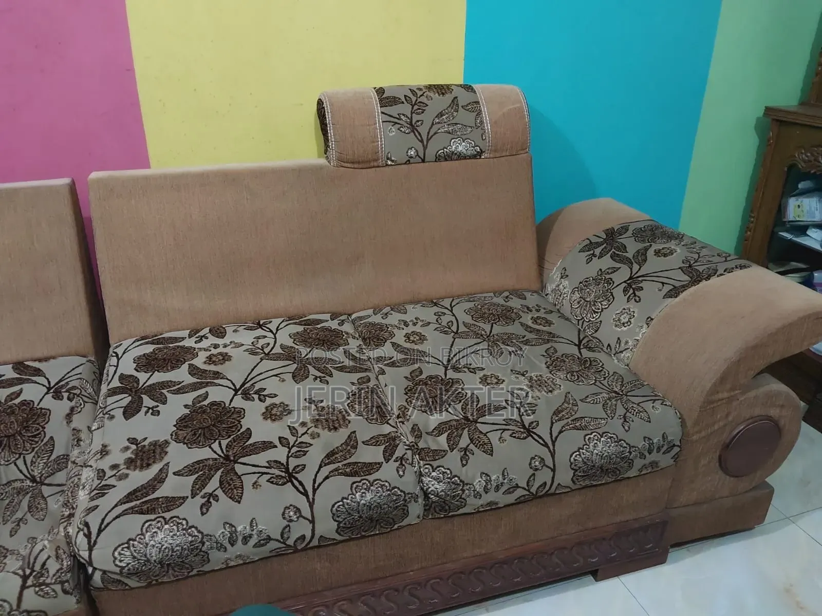 Urgent Sale – 5 Seater Wooden Sofa Set With Corner