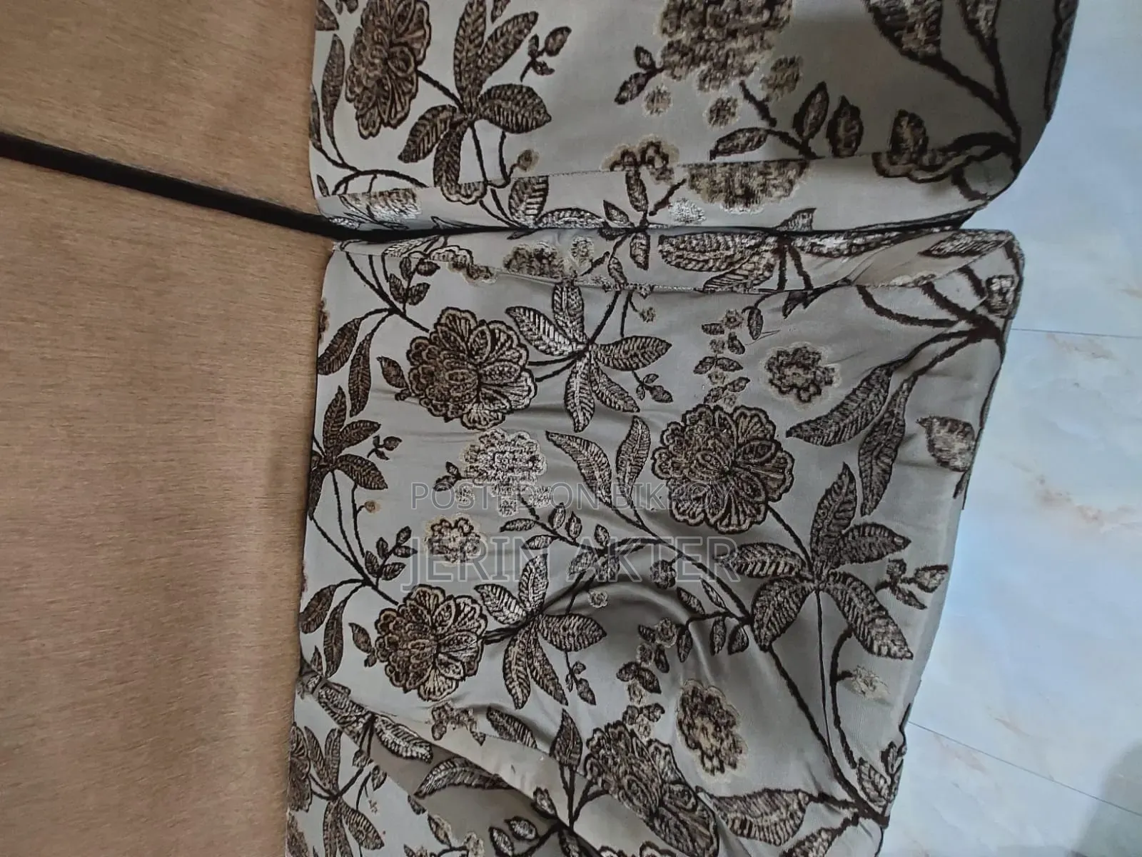 Urgent Sale – 5 Seater Wooden Sofa Set With Corner