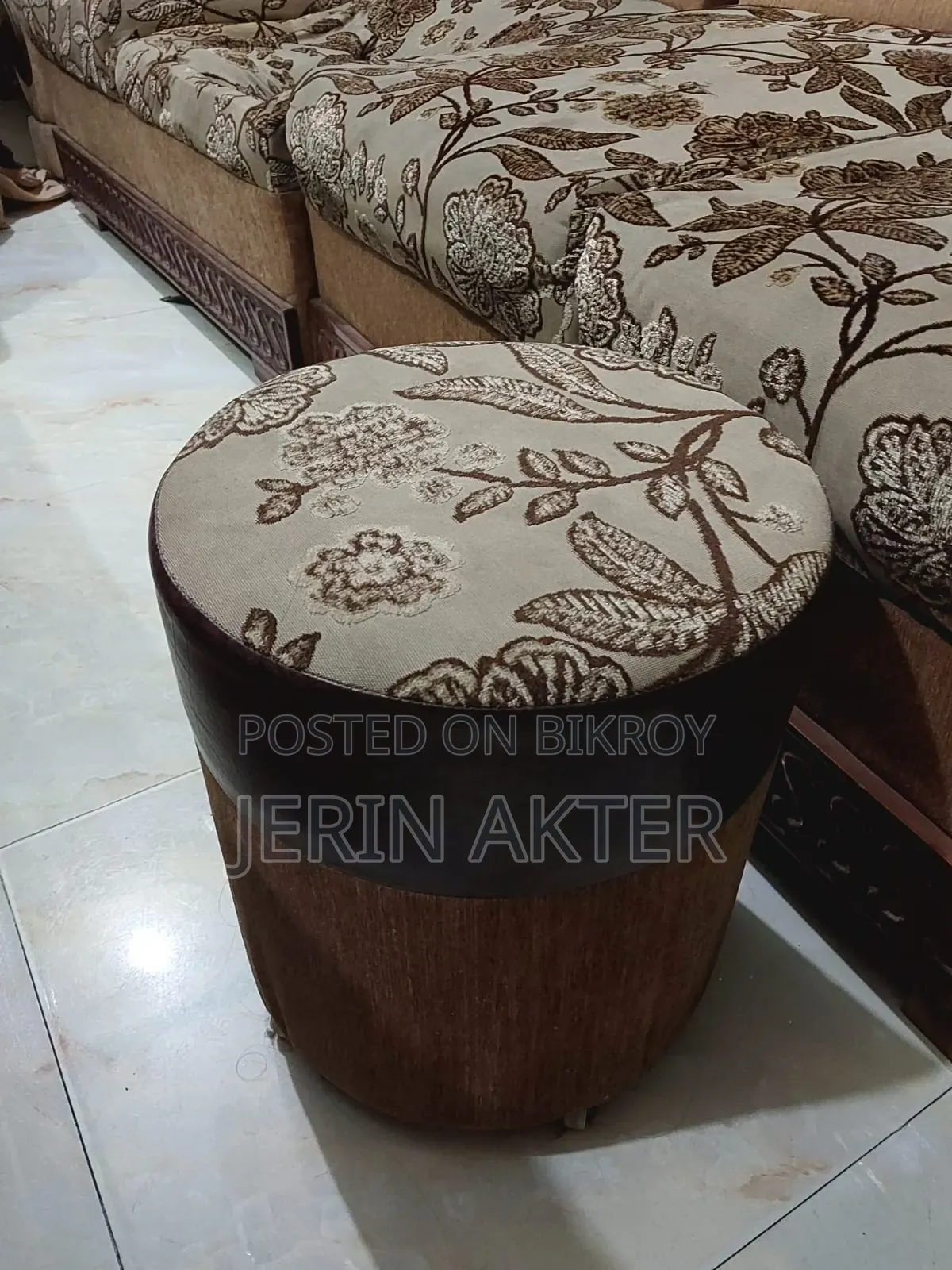 Urgent Sale – 5 Seater Wooden Sofa Set With Corner