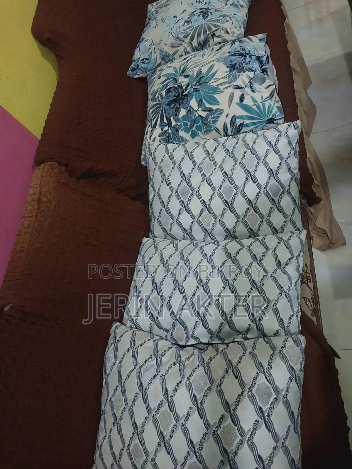 Urgent Sale – 5 Seater Wooden Sofa Set With Corner