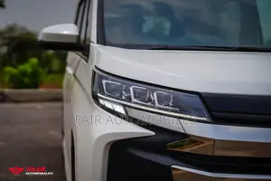 Toyota Noah 2022 Pearl
