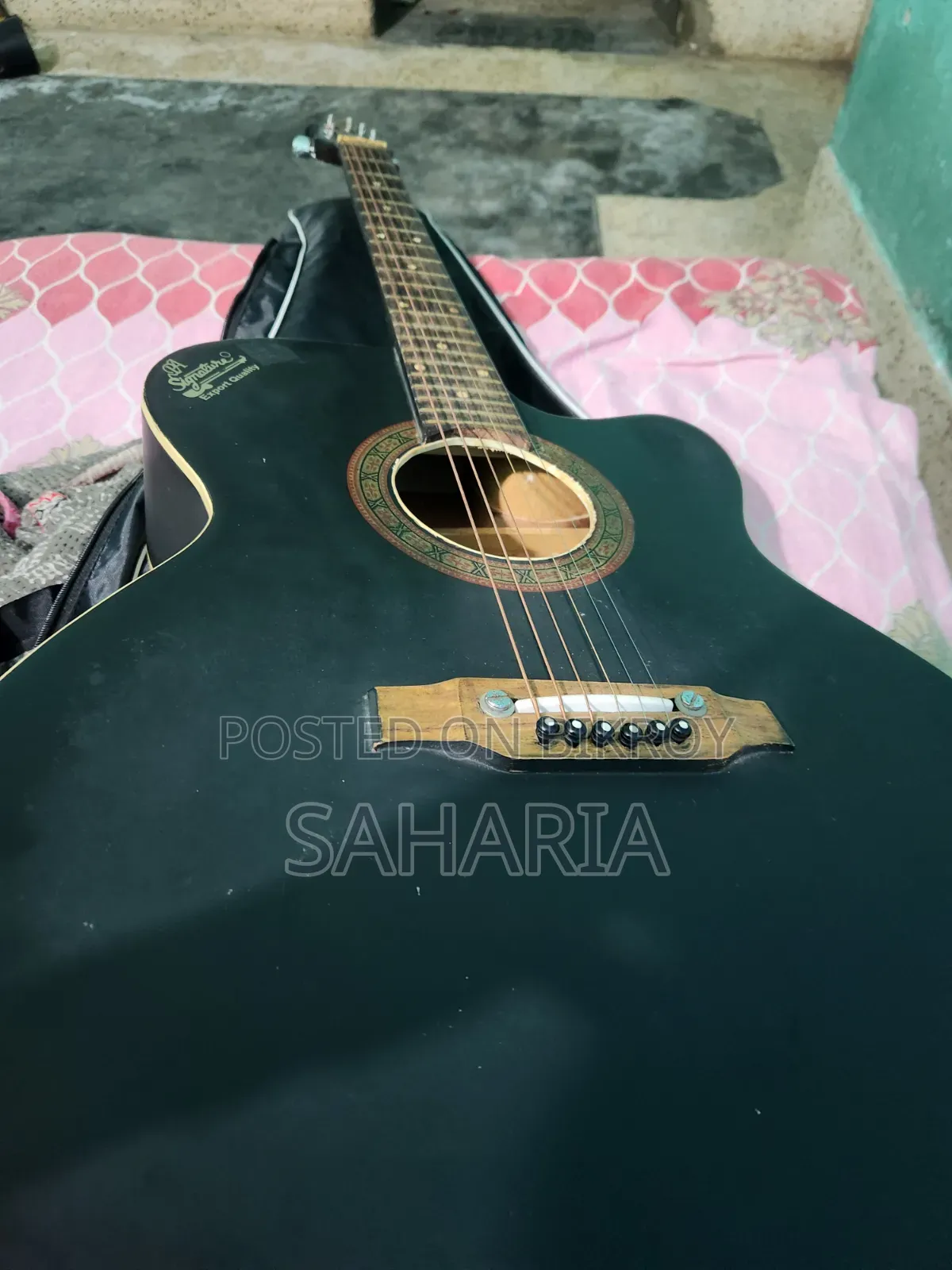 Signature Guitar Original Made in India