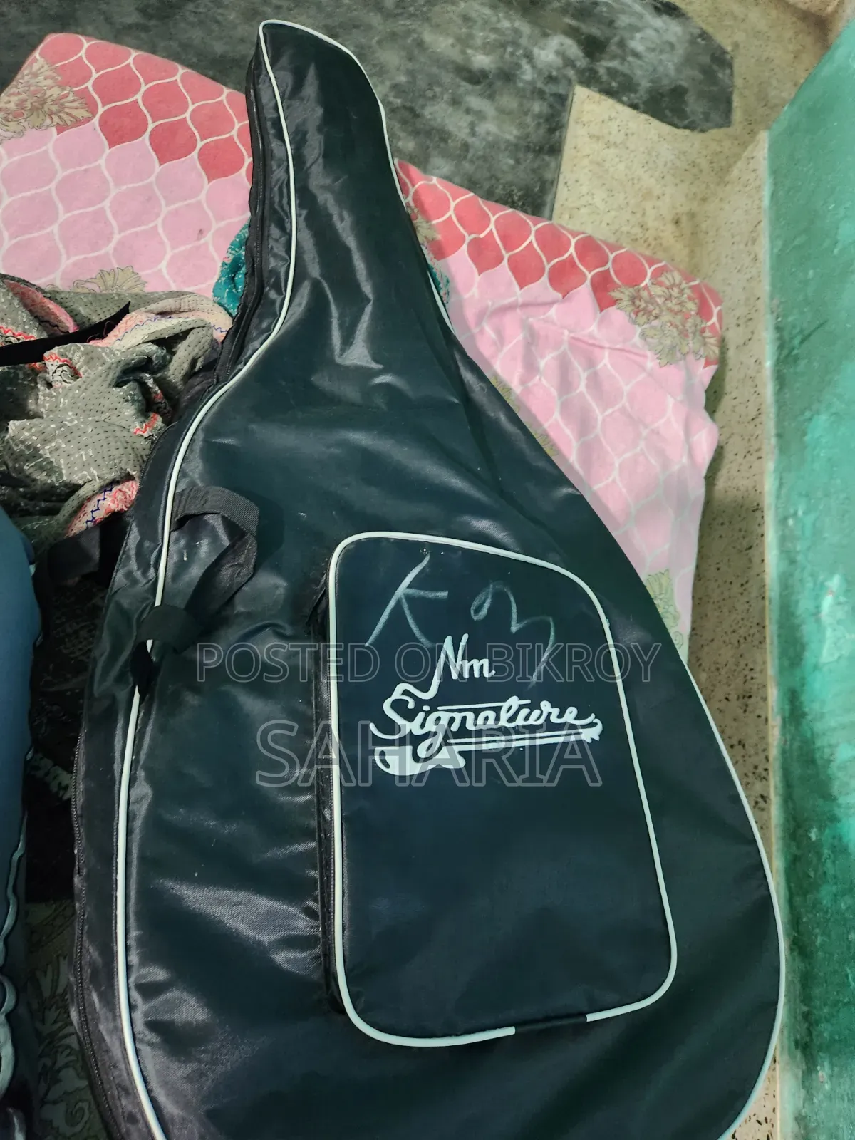 Signature Guitar Original Made in India